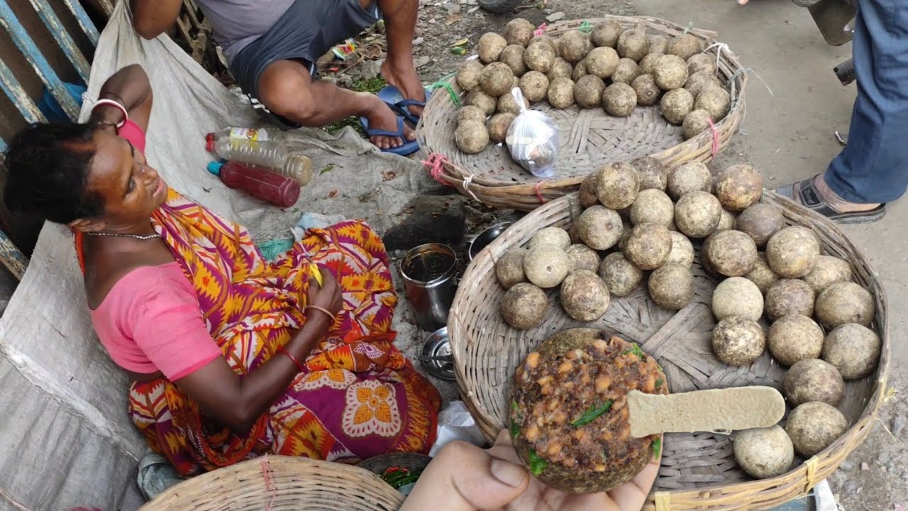Poor Hard Working Women Sale Tasty Masala Bel Wood Apple For Family - Street Food India