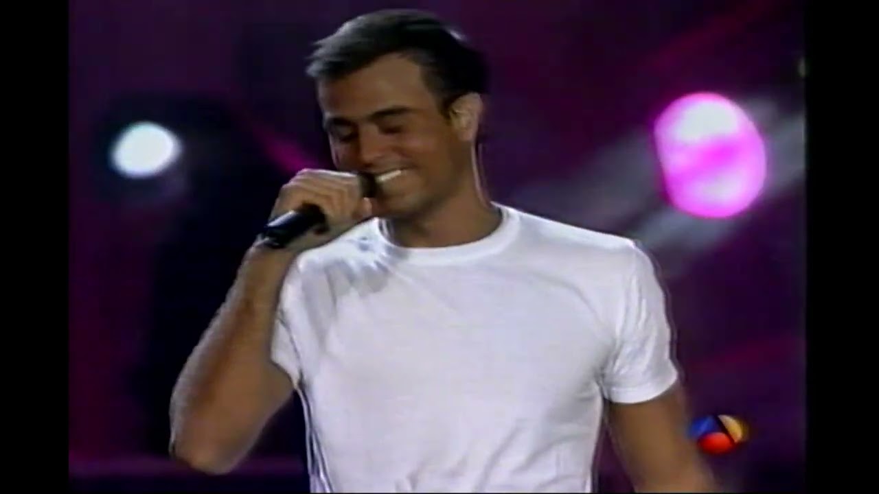 Enrique Iglesias en concierto. (Gira Vivir 1997)