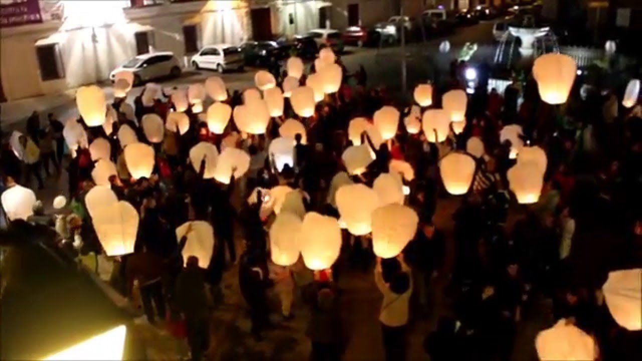 Suelta farolillos voladores. Encendido navideño Siruela 2015