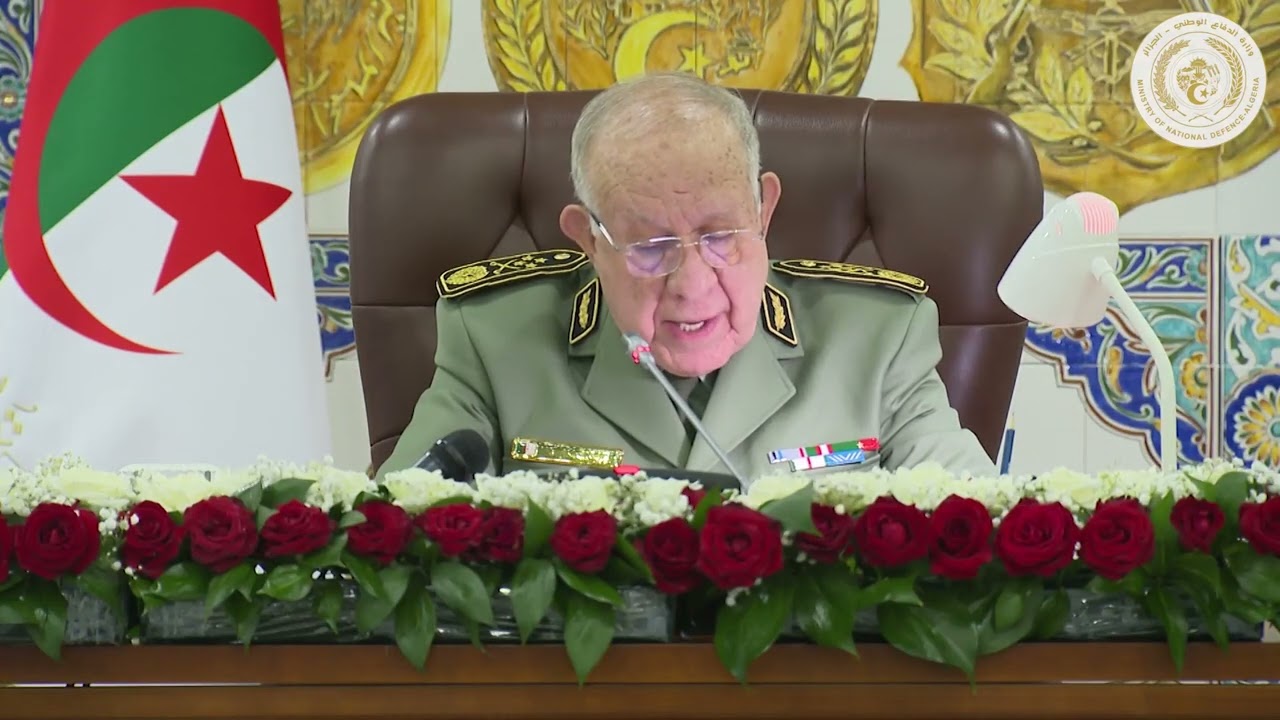 السيد الفريق أول السعيد شنقريحة يشرف على  حفل تكريم المستخدمين المشاركين في الاستعراض العسكري