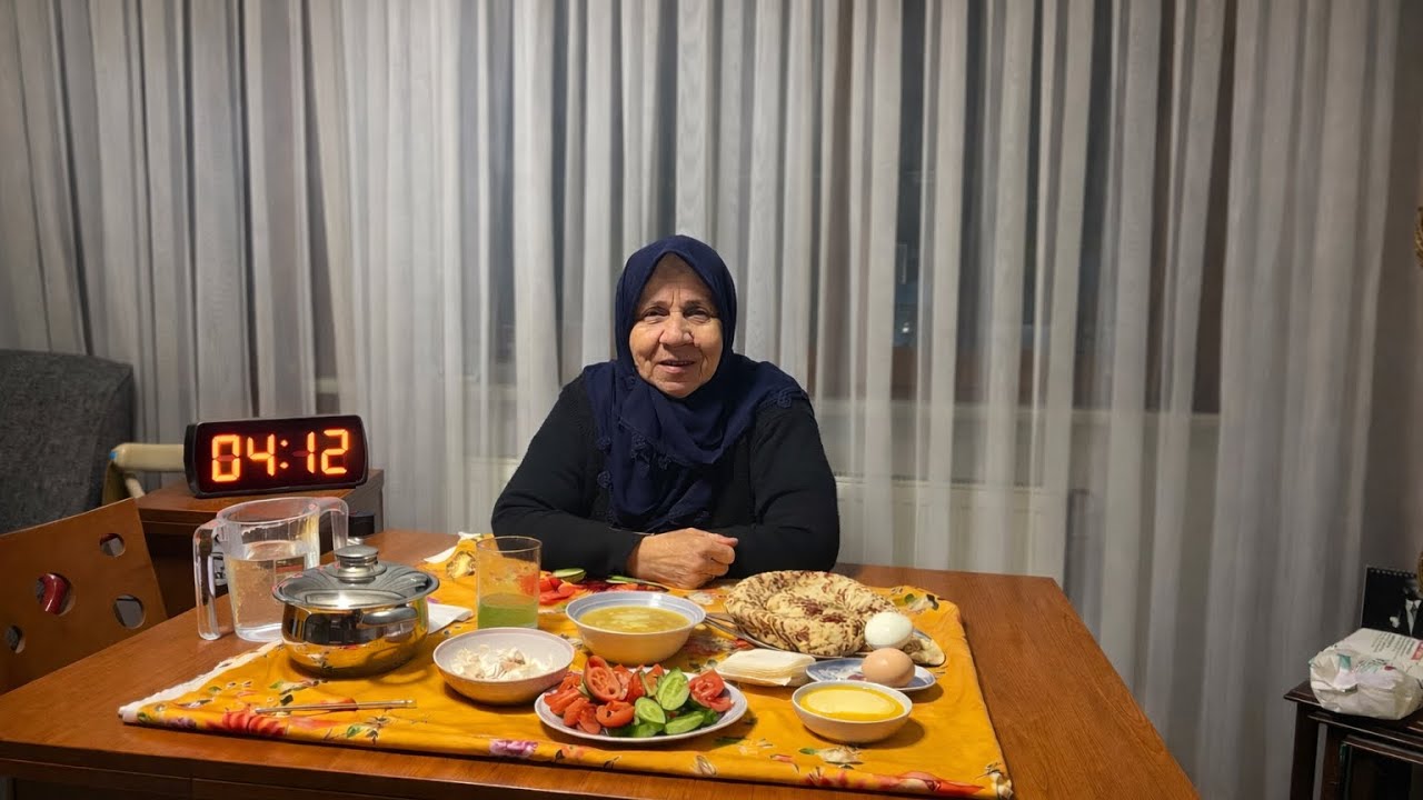 BONCUKUMLA 🧿SAHURUMUZUN IKINCI GÜNÜ SOFRA 😊BÖYLE DOLU DEĞIL YALAN 🤭BAKMAYIN 😆😆YAPAY ZEKA HEPSİ ￼🤣🤣
