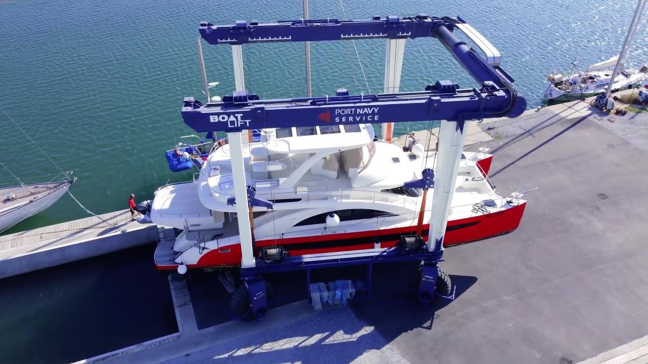 BOAT LIFT 120ton - Variable width travel lift for Port Navy Service (France)
