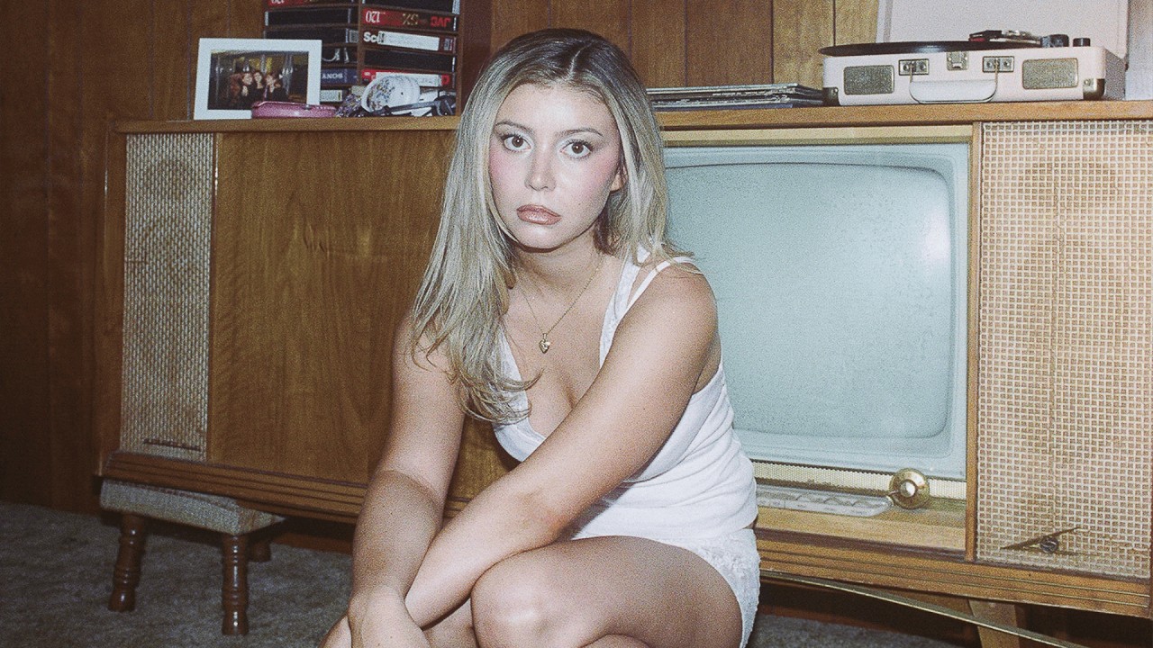 Genevieve Hannelius - Reckless (Official Music Video)