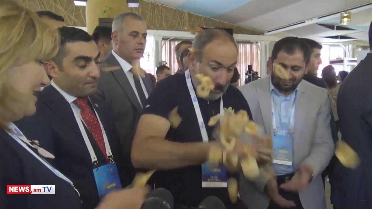«Չարը խափանվեց». Փաշինյանը թափեց խնձորի չիպսը