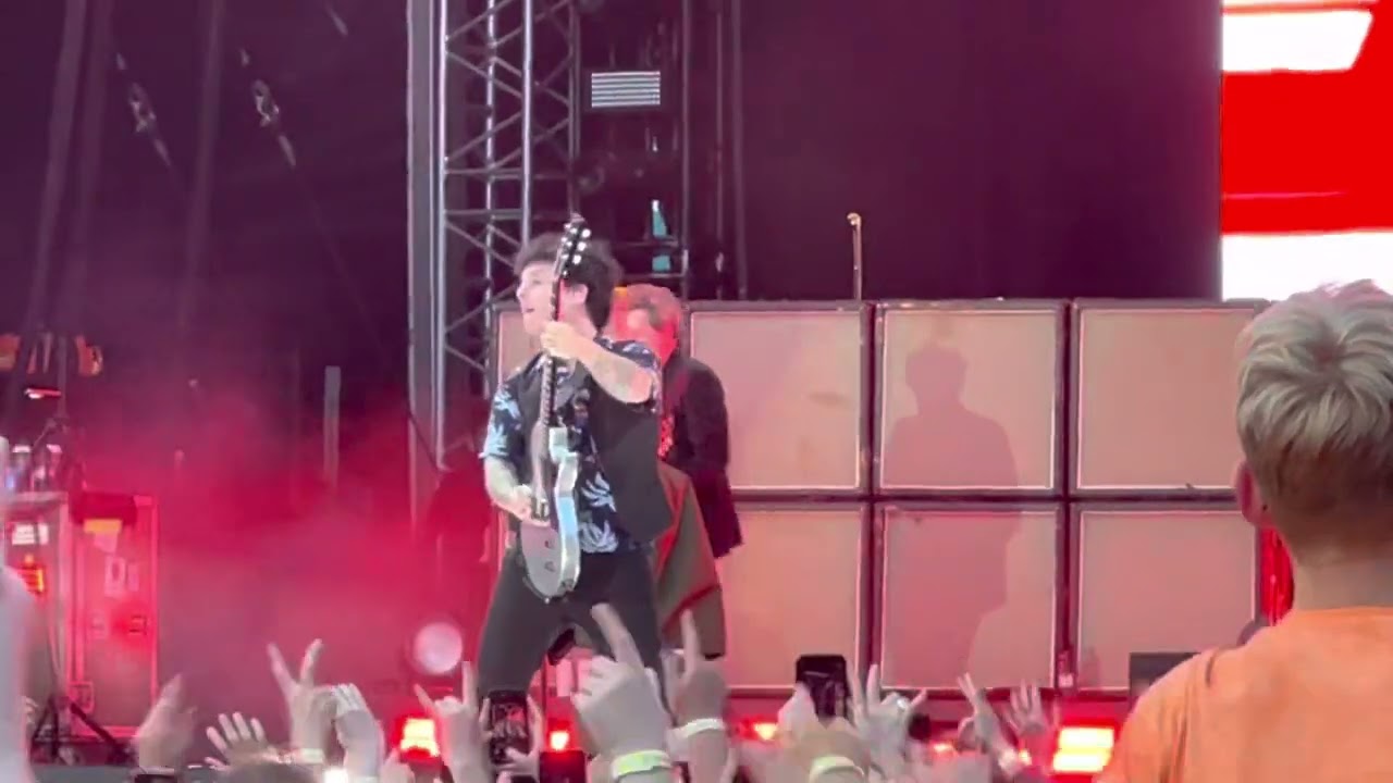 Green Day - American Idiot & Intro (Huddersfield 2022)