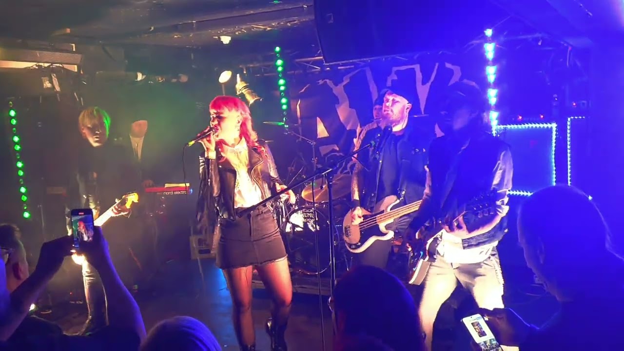 Aino & Hajonneet - Tänään täällä. 26.04.25, Bar Loose, Hki