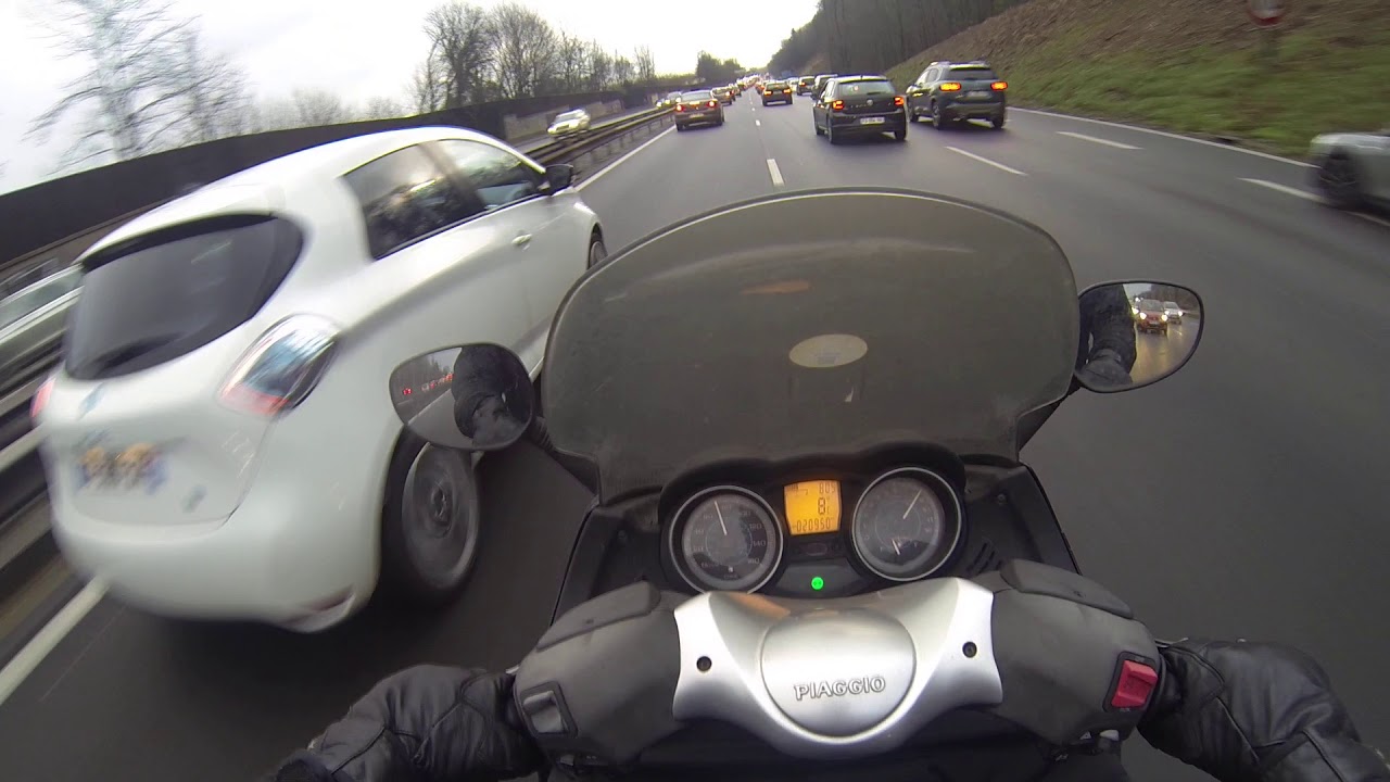 A13 et Peripherique 25.02.2020 8h30 Paris scooter Piaggio x Evo 125