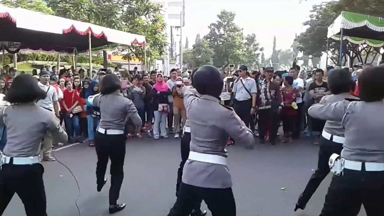 Polwan cantik joged 