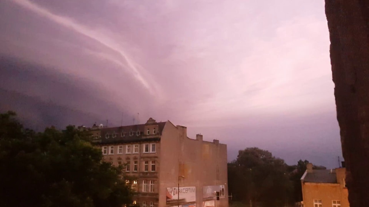 BOW ECHO  hurricane  HURAGAN nad Gnieznem 11.08.2017
