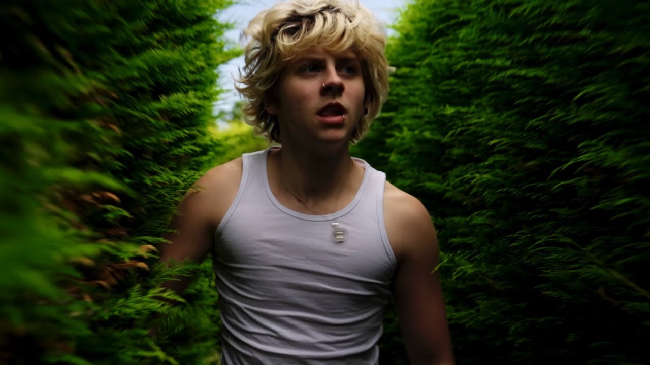 NOAHFINNCE - KICKIN TRASH (OFFICIAL MUSIC VIDEO)