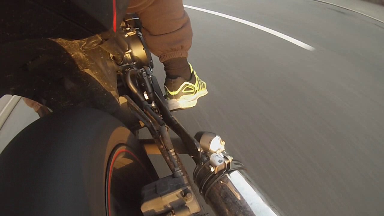 Yamaha XJ6 SP Dominator Exhaust (Rear View Sound)