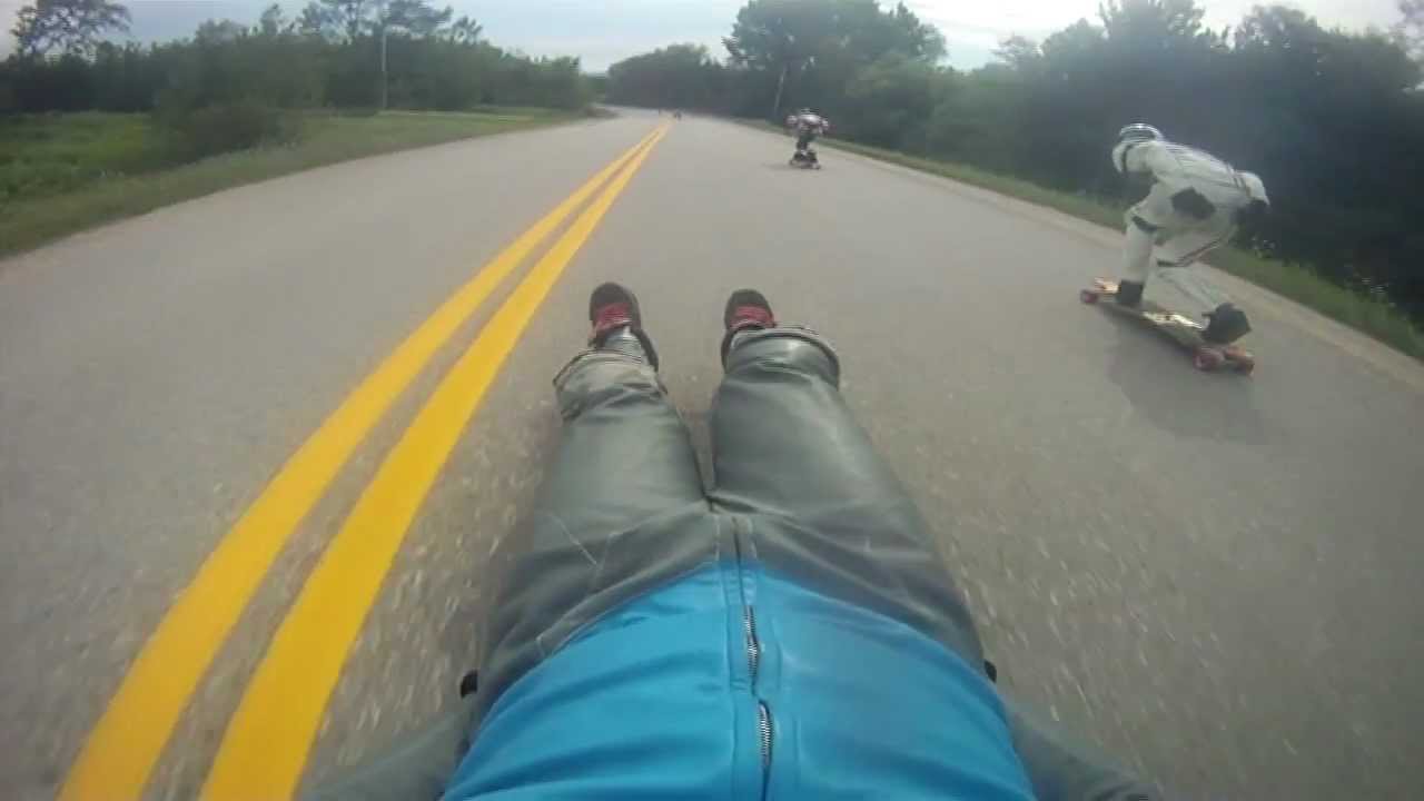 Classic Street Luge vs Longboard - Passing longboarders at 60mph/100kmh+