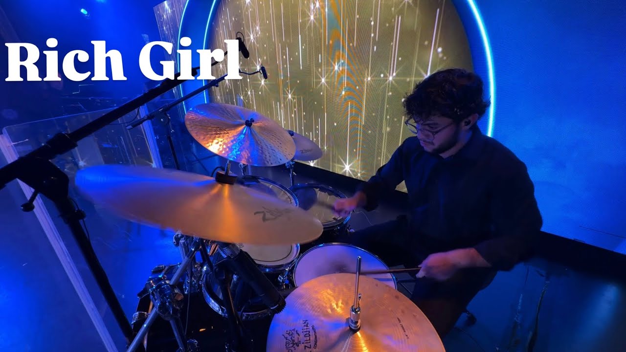 Rich Girl - Hall & Oates, (production show) Matheus Juliano on drums 
