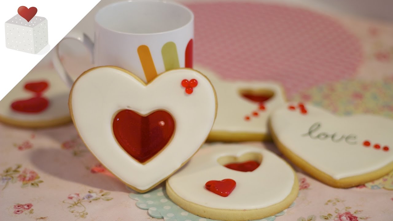 Galletas de San Valentín decoradas con Isomalt | Recetas de galletas por Azúcar con Amor