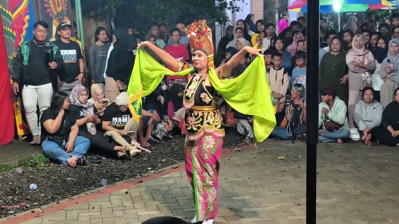 Gandrung e Seni #jaranan Putro Maruto Budoyo live pasaran Segobang Banyuwangi.