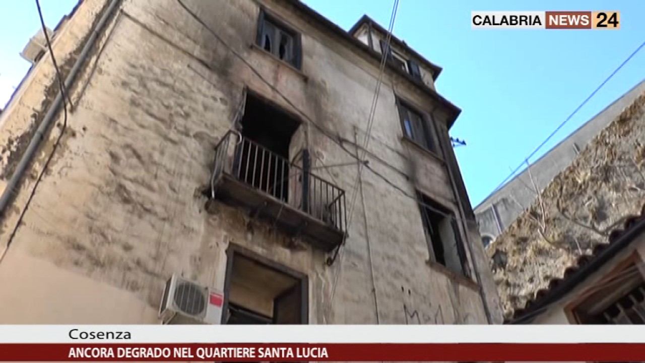 ANCORA DEGRADO NEL QUARTIERE SANTA LUCIA