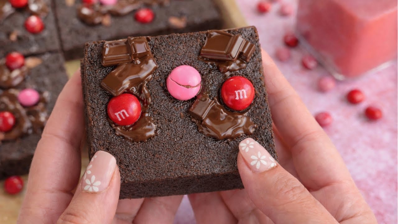 The Perfect Fudgy M&M Brownies ♡ Bake with Me