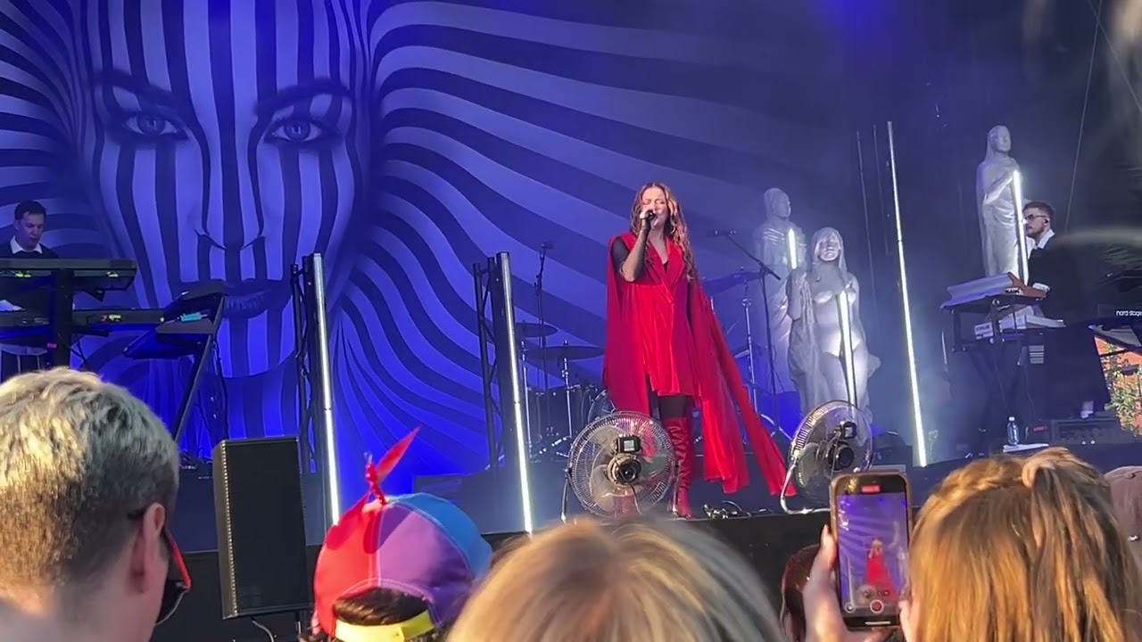 Jenni Vartiainen - Missä muruseni on live Suomipop Festivaali 2025 Jyväskylä