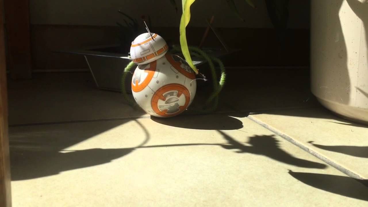 Robot Star Wars connecté BB-8 en action - pilotage via iPhone