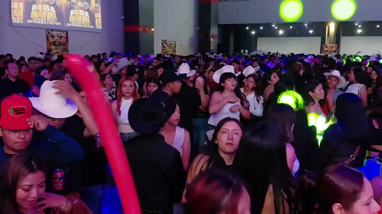 Se prendió el cerro salon casa del obrero CTM monterrey n.l grupo dedos mágicos de francisco Gtz