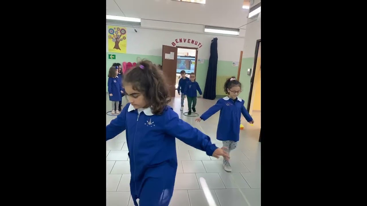 Educazione motoria in classe seconda plesso Fiume Neto