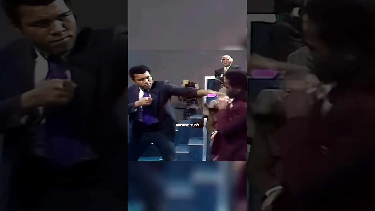 Muhammad Ali Spars Young Fan - Hilarious MUST WATCH 🤣 #shorts #viral #muhammadali #boxing #funny