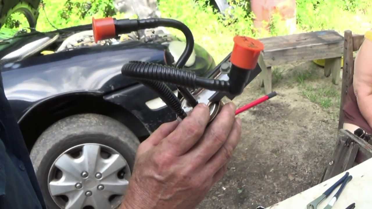 How to Replace a Fuel Filter on a 1997 Neon Plymouth