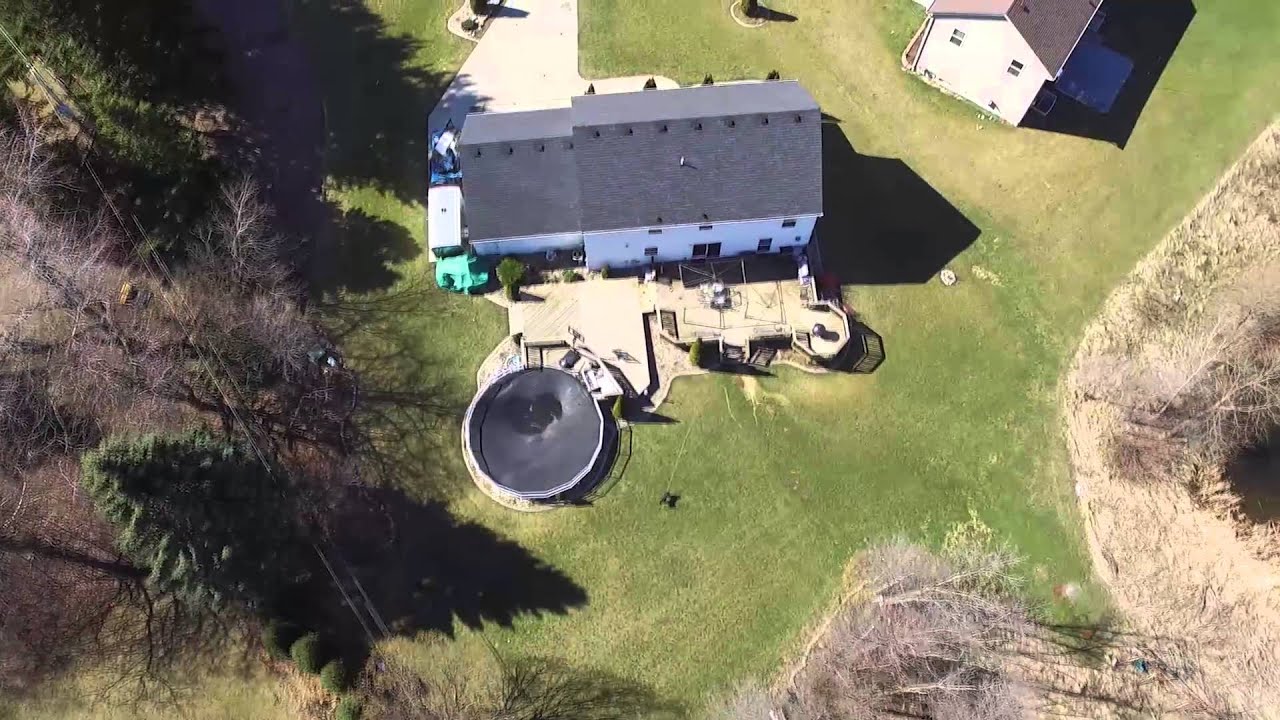 Home For Sale  8092 S Wynona Dr, Oak Creek, WI 53154