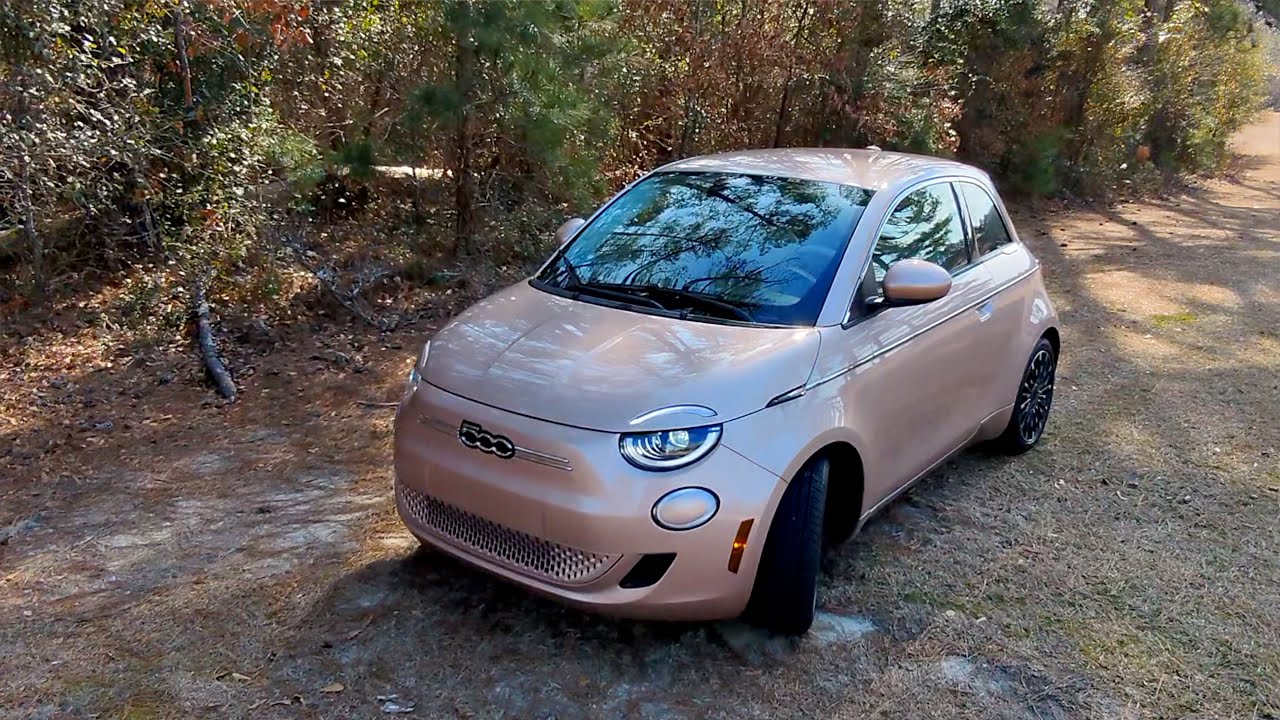 Является ли Fiat 500e Coupe 2025 года лучшим компактным электромобилем стоимостью до 35 000 долла...