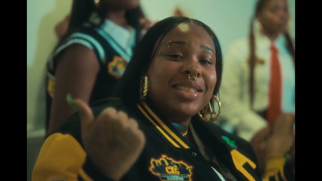 CUZZOS - MOESHA [Official Video] Directed by @LewisYouNasty ​