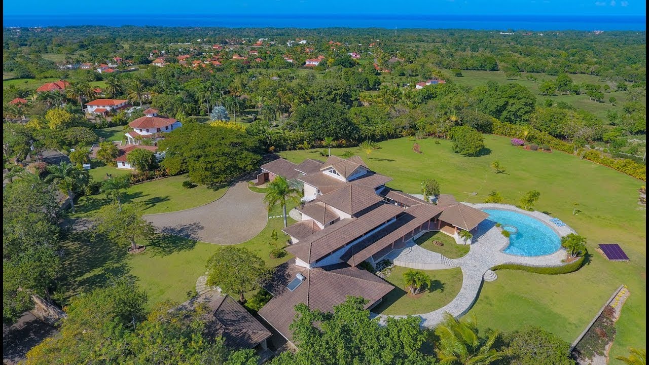 Beautiful Mansion with amazing ocean and mountain views