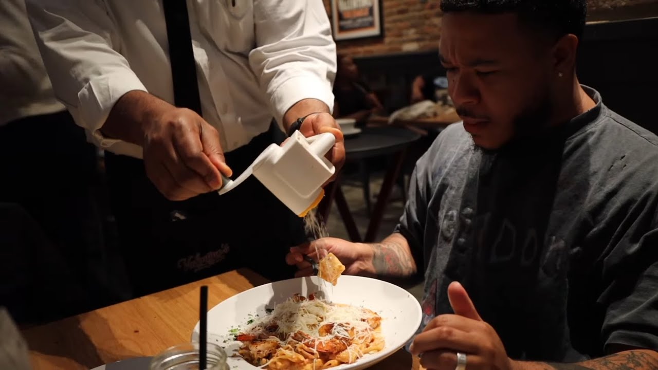 Eating at the ONLY Italian restaurant open at 3am