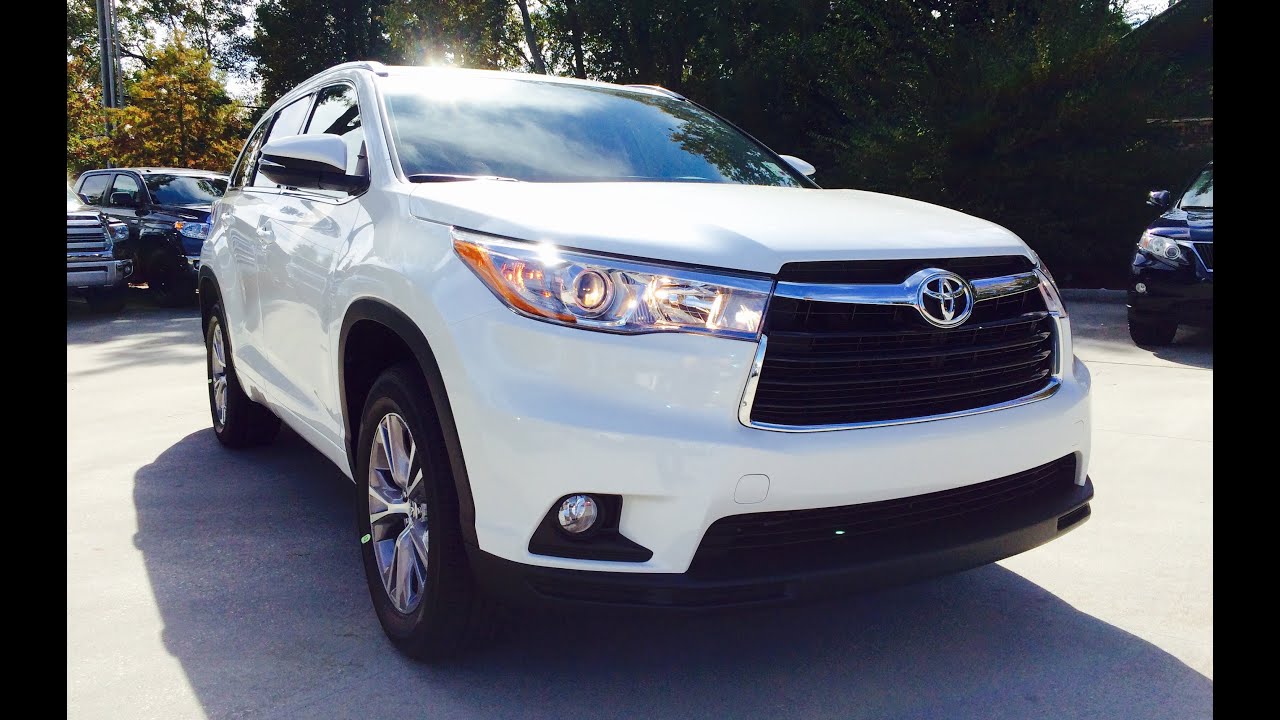 2015 Toyota Highlander XLE V6 Full Review / Exhaust / Start Up