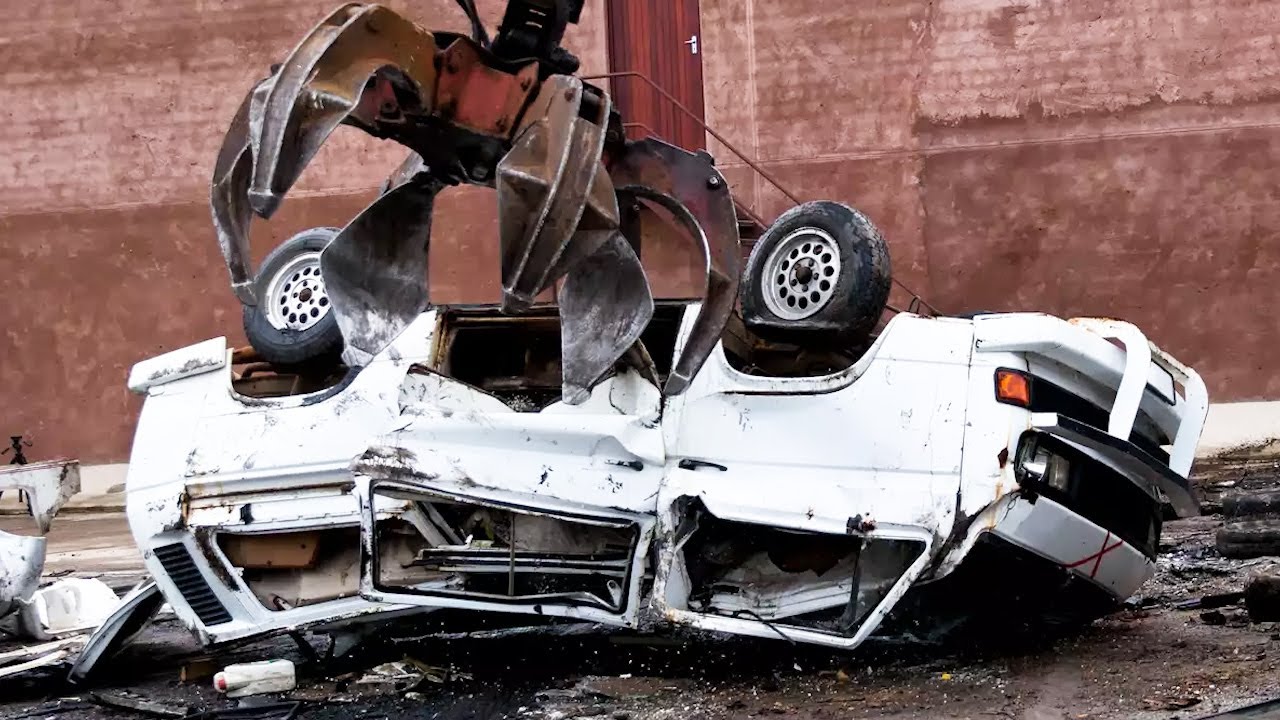 Shredding & Flattening Various-Brand Cars With Strong Biggest Excavators & Balers For Recycling