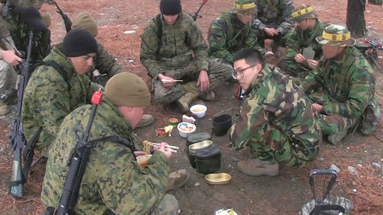 Korea and US Marines Enjoy Instant Ramen & MRE Together