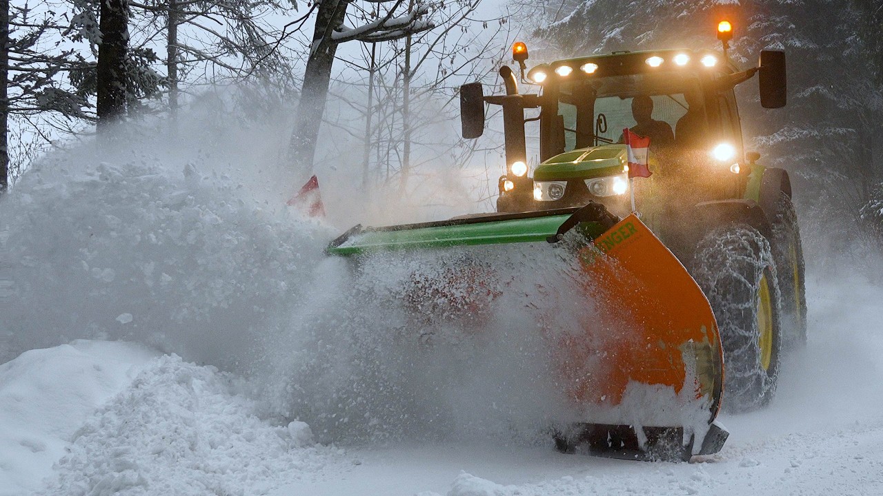 Schneeräumen mit John Deere 6R185 & Springer Schneepflug SHL 3304-3, Winterdienst extrem Bergstraßen