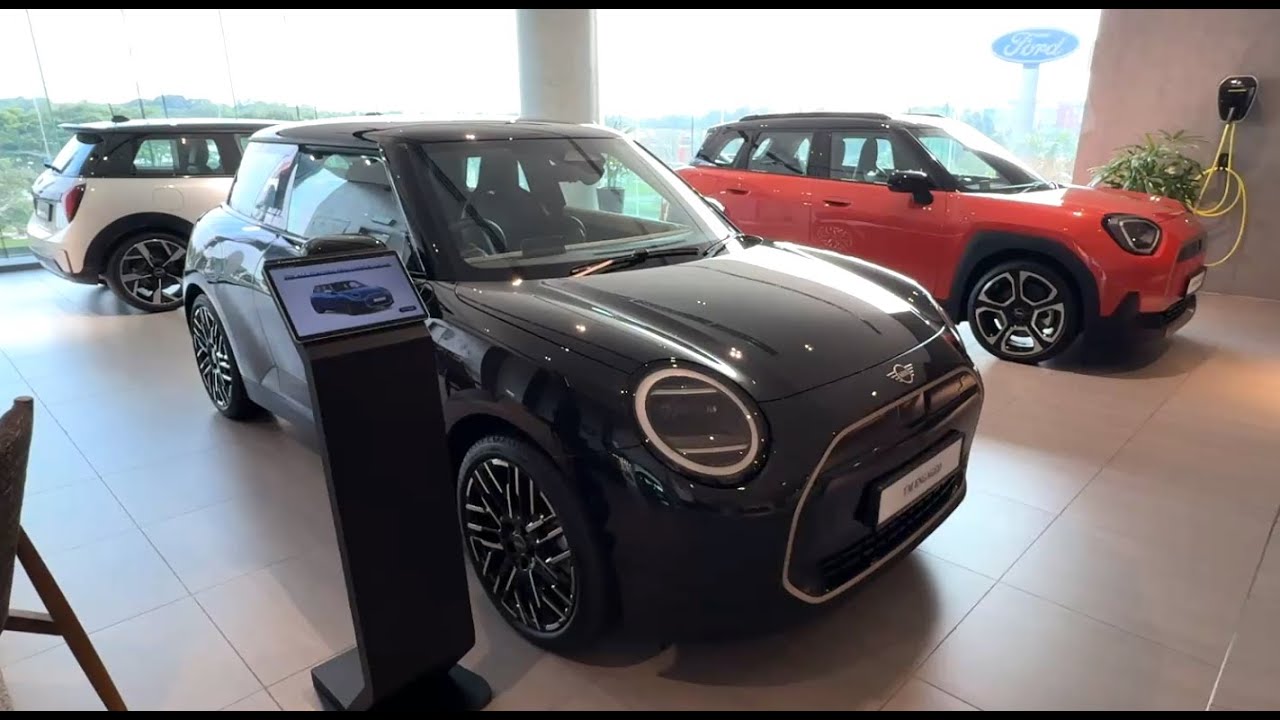 MINI Electric Cooper SE 2025 Exterior & Interior