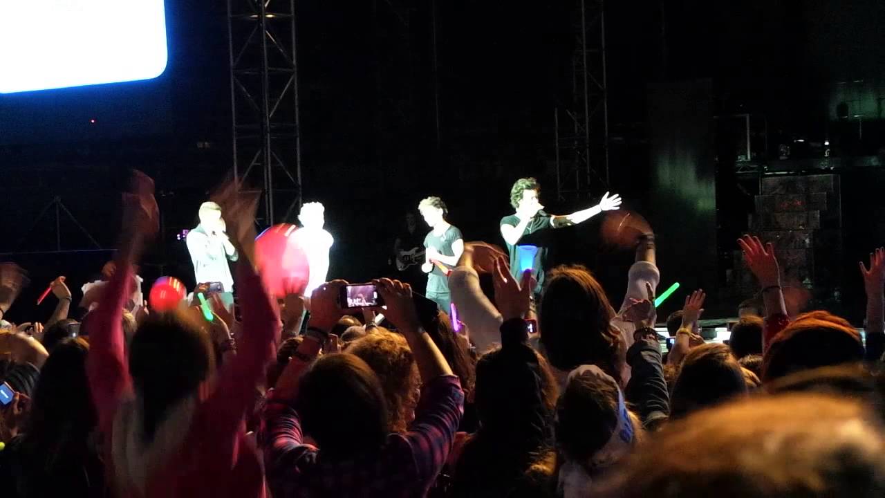 One Direction - Twitter Questions (19.05.2013 - Verona)