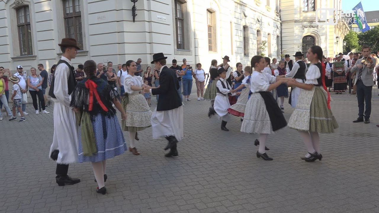 Néptáncosok vették birtokba hétvégén a belvárost