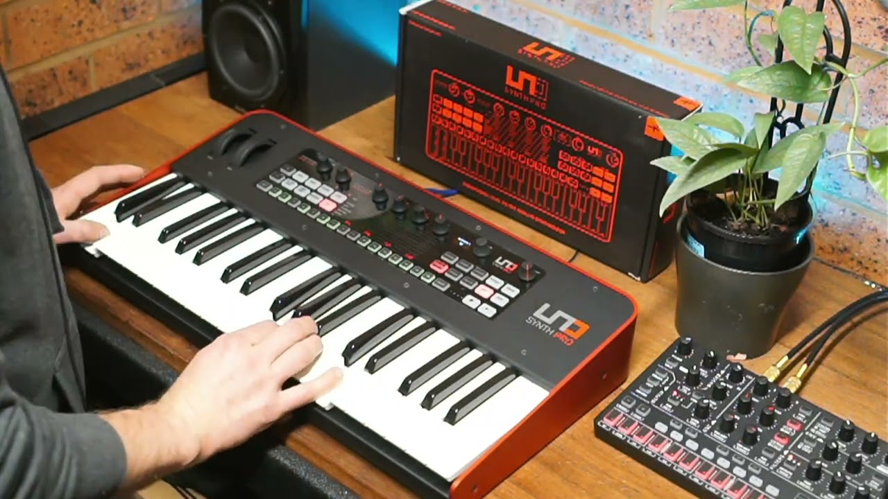 IK Multimedia Uno Synth Pro Exploring