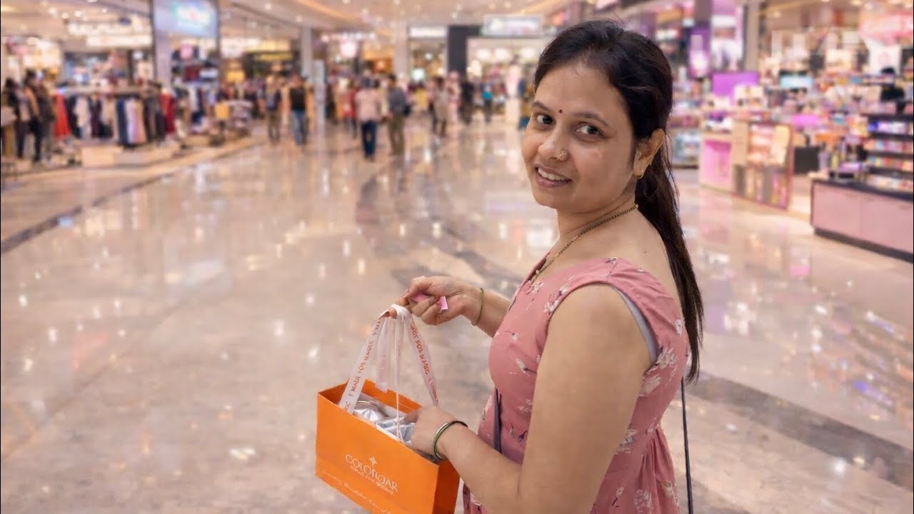 Darshan ke baad Masti 🛍️