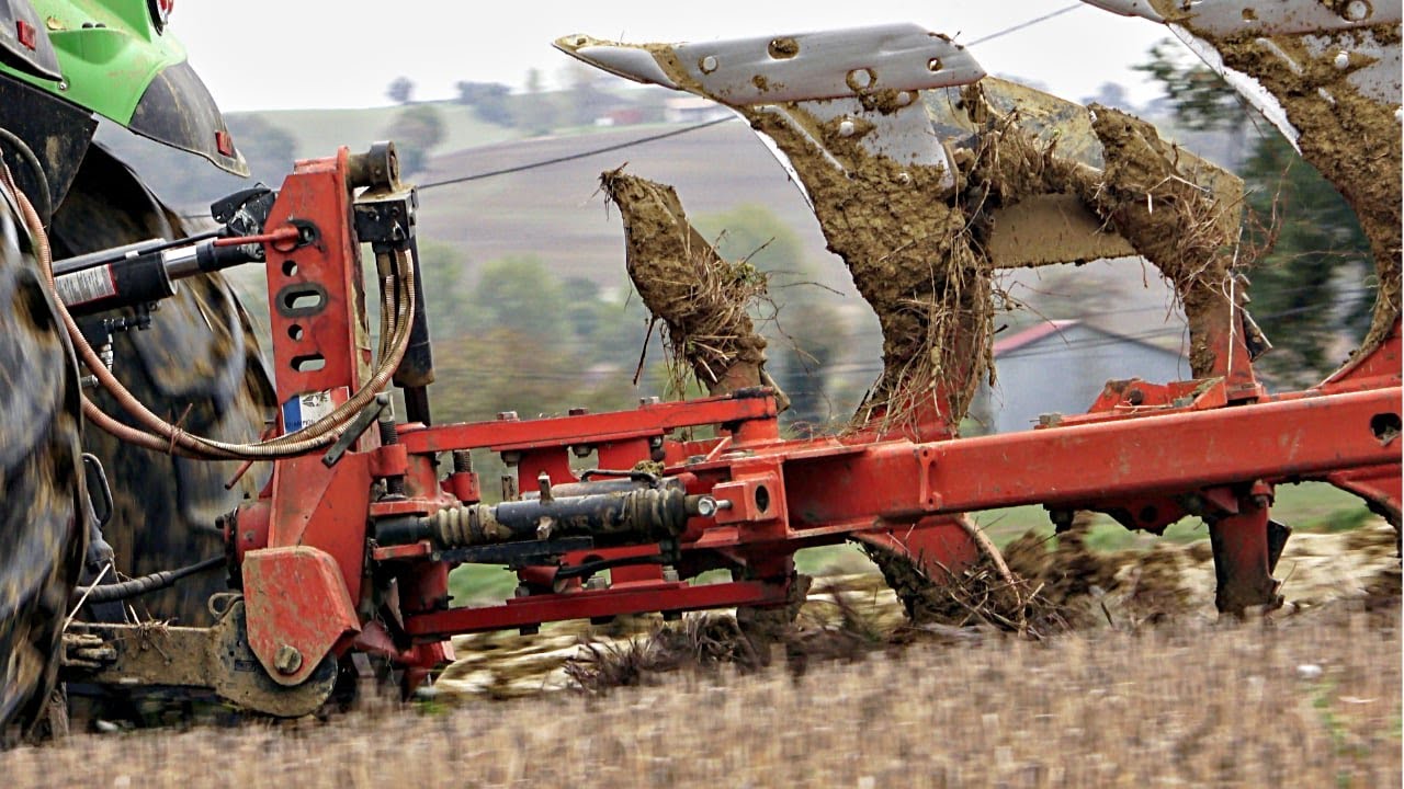 Labour | Deutz-Fahr 6165 + Charrue Grégoire Besson | Sony AX43