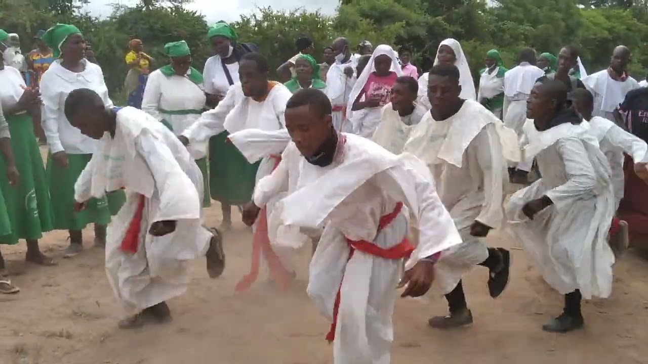 Bikita - Mupamaonde Mufundisi Mushayavanhu funeral(1)
