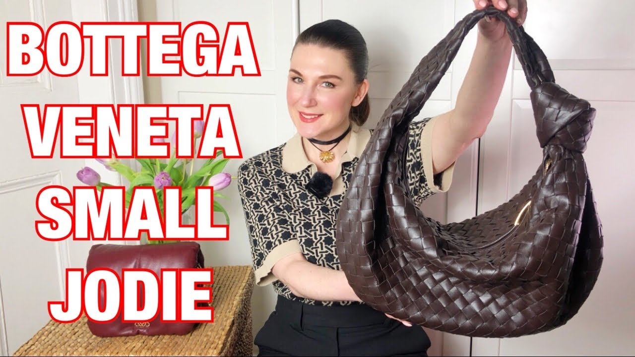 Маленькая сумка Jodie от BOTTEGA VENETA: обзор, как подобрать размер и модные фото