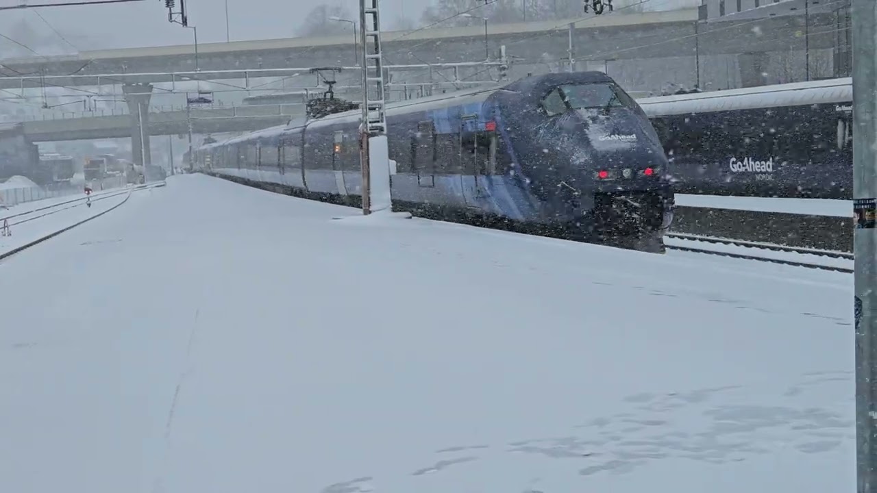*SNOWY DAY* 04/04/24 Go-Ahead "Sørtoget" BM 73 departs Kristiansand | Norway