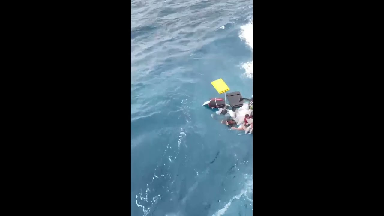 Aksi heroik kapal KM.Egon saat menyelamatkan crew kapal KLM.Puji Manunggal Sejati di laut masalembo