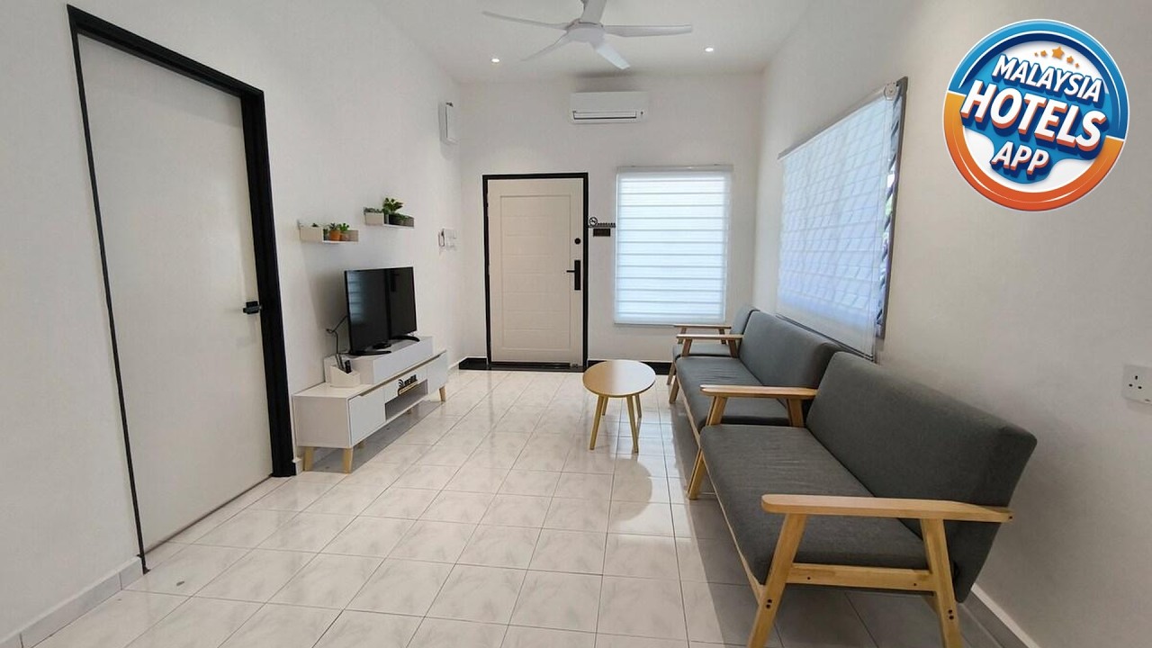 Little House Batu Pahat Homestay | Batu Pahat, Malaysia | Hotel Review 🛏️