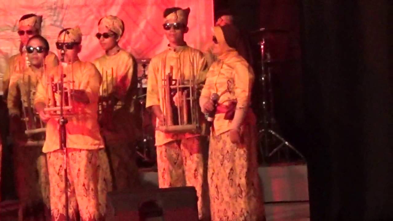 sma negeri 8 cirebon juara 1 pasanggiri angklung jawa barat ( pajb )  se-wilayah 3 2015