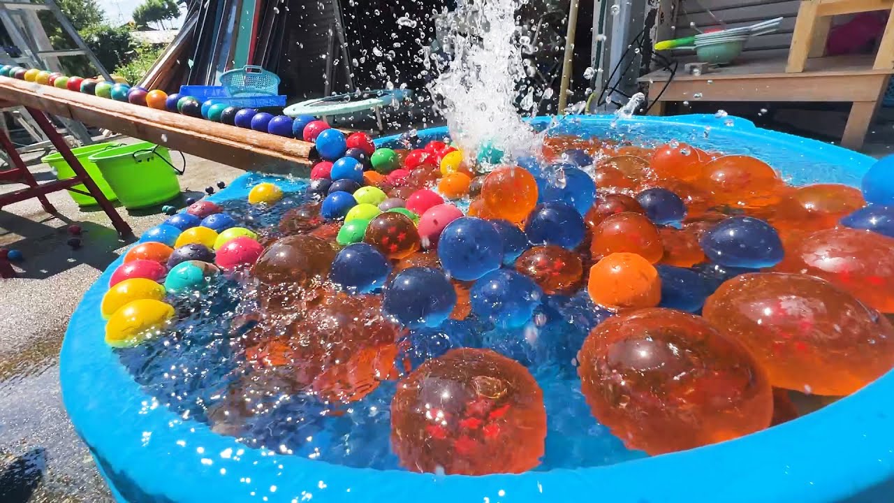 Water Marble Run ☆ Fountain Pool & Rainbow-Colored Wooden Slope