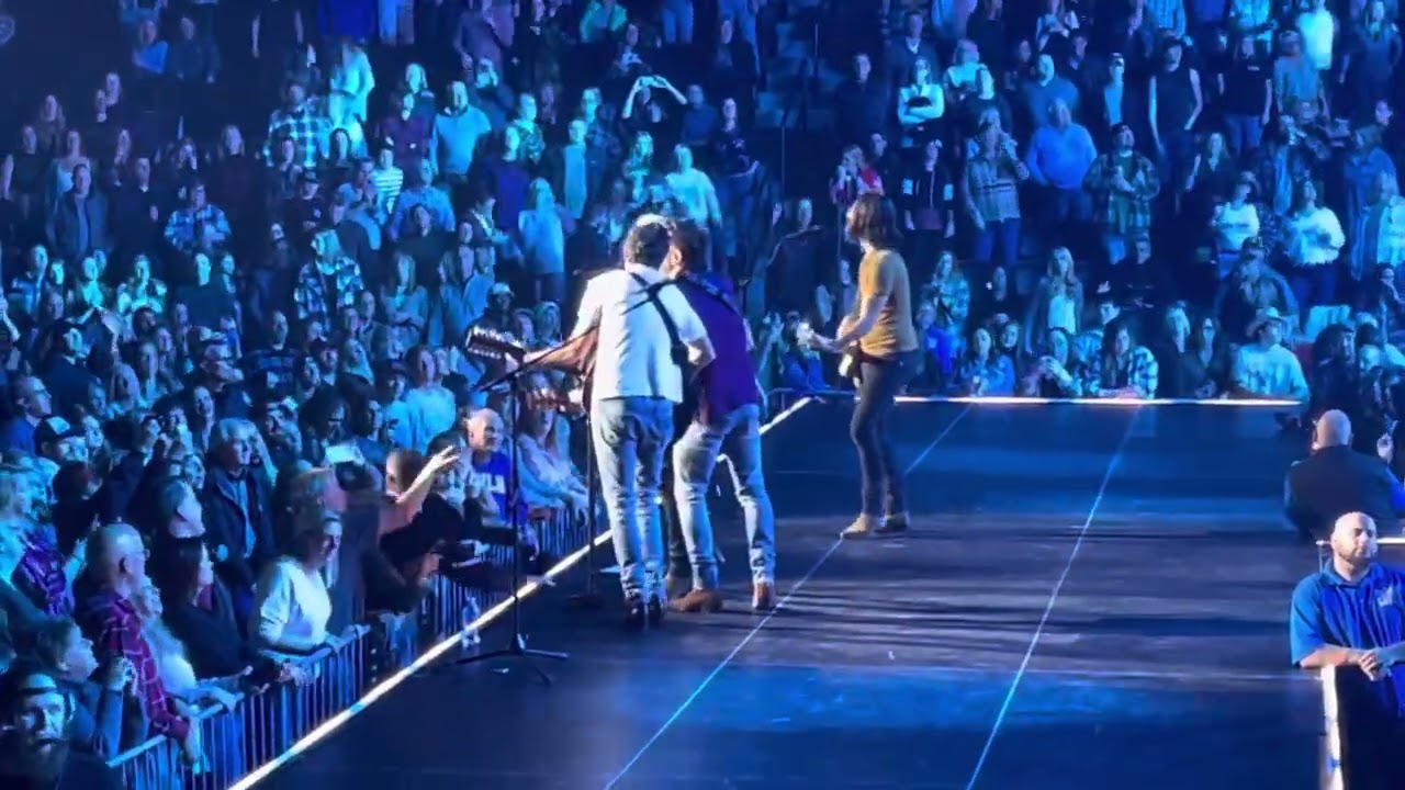 Old Dominion - I Was On A Boat That Day (Live) - Mohegan Sun Arena, Wilkes-Barre, PA - 11/30/23